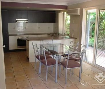 Townhouse For Rent in Sunnybank - Prime Location · Modern Comfort - Photo 5