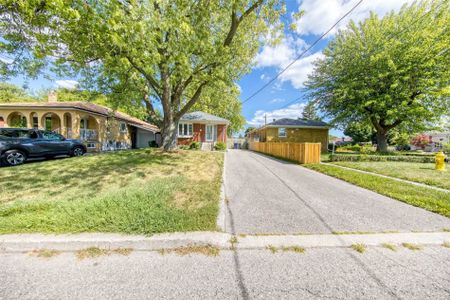 For Lease - 69 Barrymore Road Unit# Main, Toronto, Ontario - Photo 5