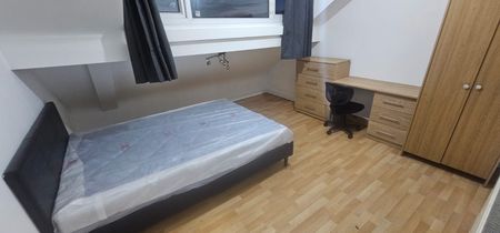 4 Bed - 73 Burly Lodge Terrace, Hyde Park, Leeds - LS6 1QD - Student - Photo 2