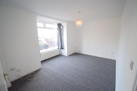 2 bedroom ground floor flat to rent - Photo 3