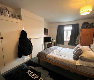 5 bedroom semi-detached house to rent - Photo 2