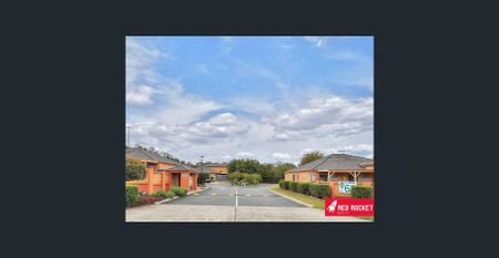 Modern 3-Bedroom Townhouse in Prime Location - Photo 5