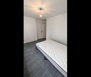 2 Bed Flat, Babington Road, SW16 - Photo 3