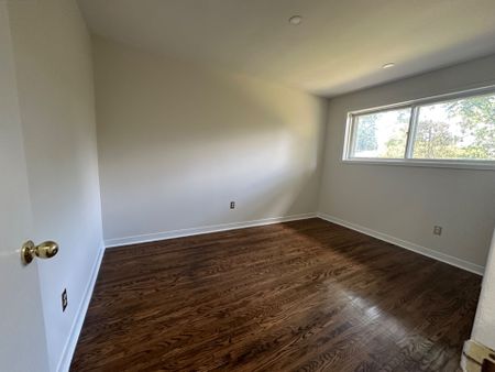 For Lease - 1252 Mont Clair Drive Unit# Main Floor, Oakville, Ontario - Photo 5