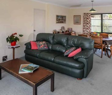 Sunny 3-Bedroom Home for Rent in Papakura - Photo 5