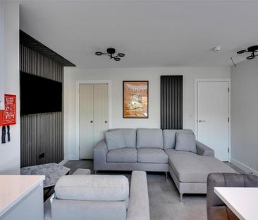 8 bedroom house to rent - Photo 1