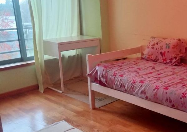 Quarto junto ao shopping Mira Maia