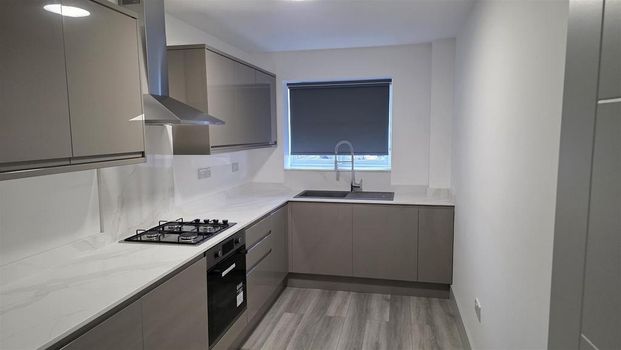 3 bedroom flat to rent - Photo 1