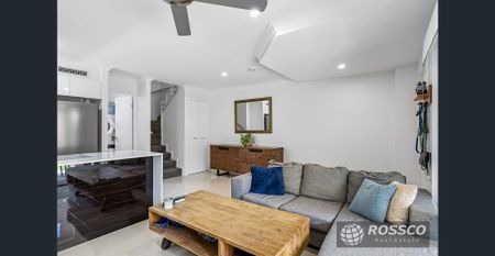 Stylish & Modern Townhouse... Great Position... Close to Everything... - Photo 2