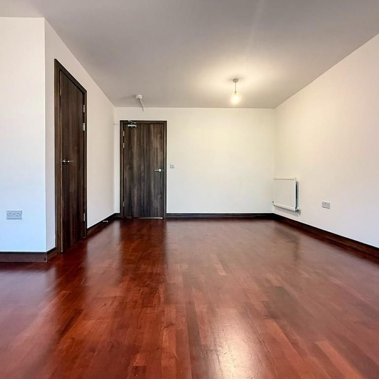 4 bedroom end of terrace house to rent - Photo 1