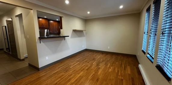 unfurnished 2 br + bath Apartment - Photo 2