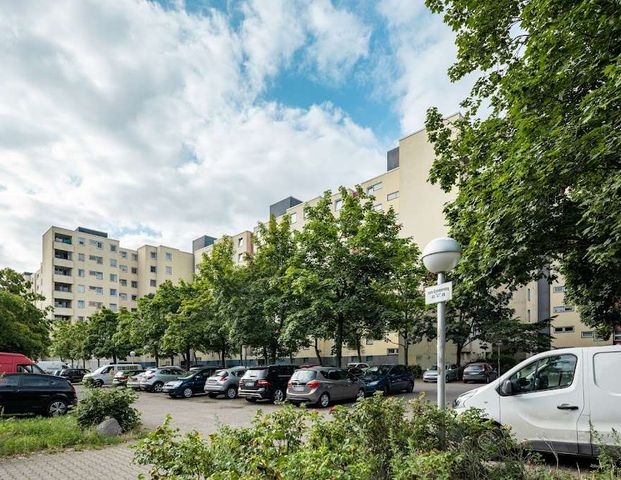 3-Zimmer Wohnung mit Balkon &amp; Aufzug in Berlin-Staaken f&uuml;r Heimwerker - Photo 1