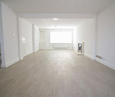 5 Bedroom House - Semi-Detached - Photo 2