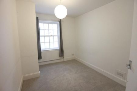 2 bedroom maisonette to rent - Photo 3