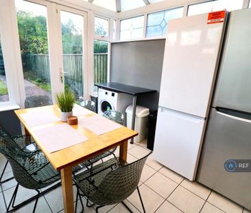 4 bedroom detached house to rent - Photo 2