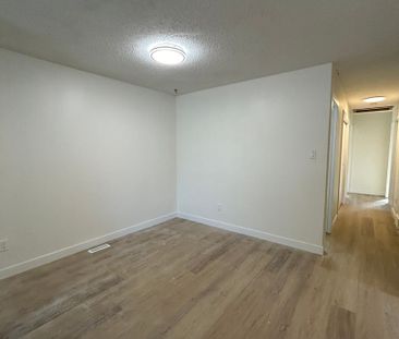 3 Bedroom Upper Unit in Mayfair - Photo 2