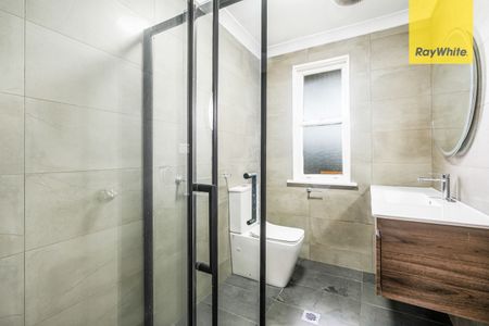 THREE BEDROOM FAMILY HOME! - Photo 4