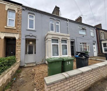 1 bedroom in a house share to rent - Photo 1