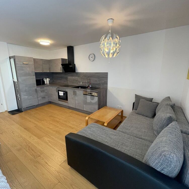 ELEGANT MIT HOCHWERTIGER AUSSTATTUNG & POOLZUGANG - Photo 1