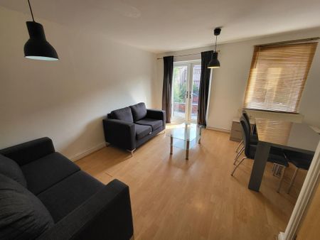 3 bedroom townhouse to rent - Photo 2