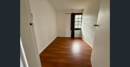 Neat & Tidy 3 Bedroom Home - Photo 2