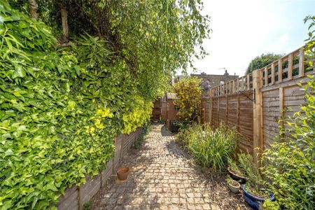 3 bedroom maisonette to rent - Photo 5