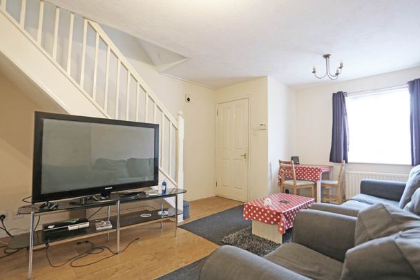 Price £1,750 pcm - Available Now - Part Furnished - Photo 1