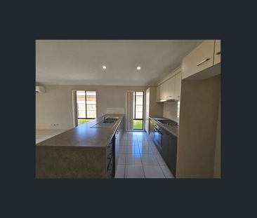 SPACIOUS 4 BEDROOM HOME WITH OPEN KITCHEN LIVING AND SEPARATE CARPE... - Photo 3