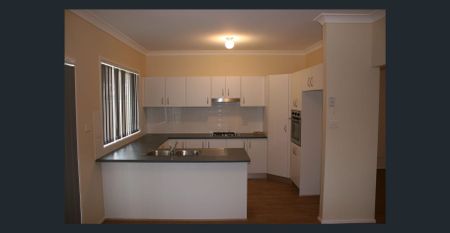 Great Location - 4 Bedroom Duplex - Photo 3