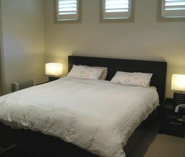 Charming 3-Bedroom Home for Lease in the Heart of Moorabbin - Photo 2