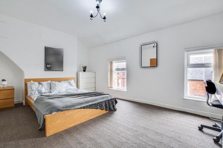 6 bedroom terraced house to rent - Photo 2