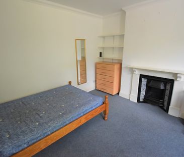 7 Bed Semi-Detached House, Wokingham Road, RG6 - Photo 5