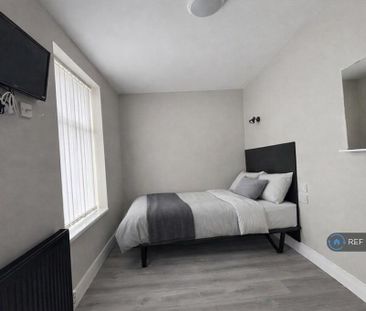 6 bedroom terraced house to rent - Photo 2