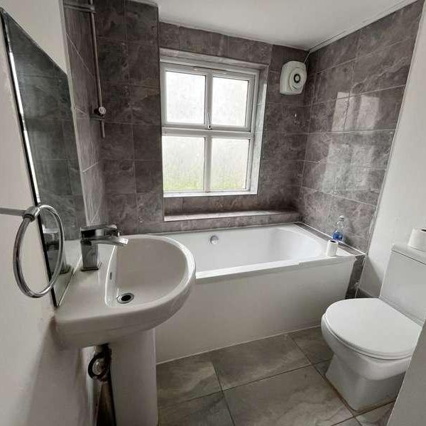 Bath Road, Bournemouth, BH1 - Photo 1