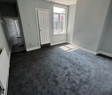 Newly refurbished 3 bed property - 14 Scarsdale Street - Photo 1