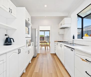 FAMILY HOME IN THE HEART OF CHELSEA! - Photo 3