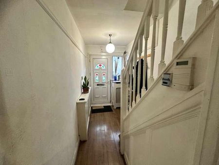 Leamington Crescent, Harrow, HA2 - Photo 5