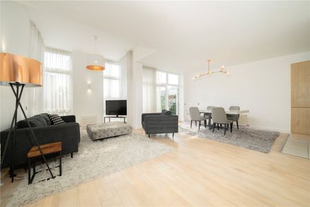Hunt Close, Holland Park, W11 - Photo 2