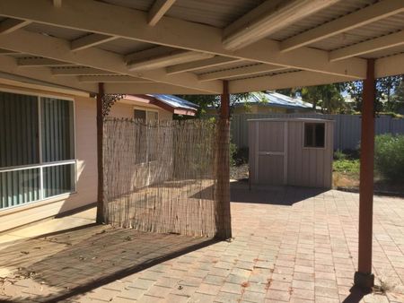 10/11 Pine Cresent, Roxby Downs, SA 5725 - Photo 2