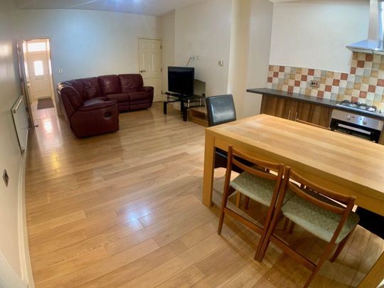 5 bedroom terraced house to rent - Photo 1