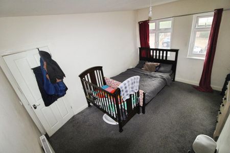 3 bedroom end of terrace house to rent - Photo 2