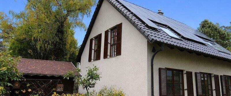 Zu vermieten: Helles, großzügiges 6-Zimmer-Einfamilienhaus mit Garten und Kamin. - Photo 1