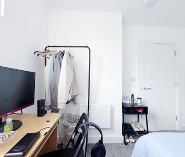 3 bedroom flat to rent - Photo 4