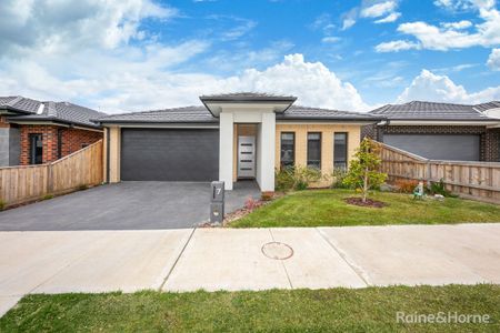 Contemporary Family Living - Photo 3