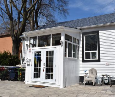 For Lease - 966 Dundas Street, Toronto, Ontario - Photo 1