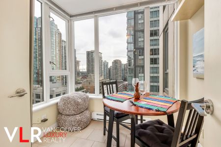 Condo in Downtown Vancouver, BC - Photo 5