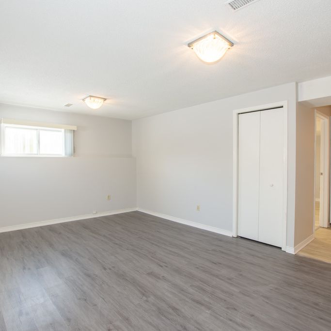 **ALL INCLUSIVE** Large 2 Bedroom Unit in Welland!! - Photo 1