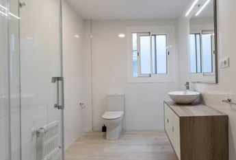 Calle Periodista Azzati, Valencia, Valencian Community 46002