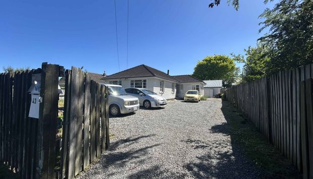 Upper Riccarton, 6+ bedrooms - Photo 1