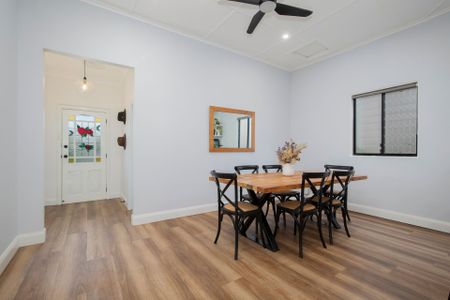 Spacious & Immaculate 3 Bedroom Home in Prime Mayfield Location - Photo 3